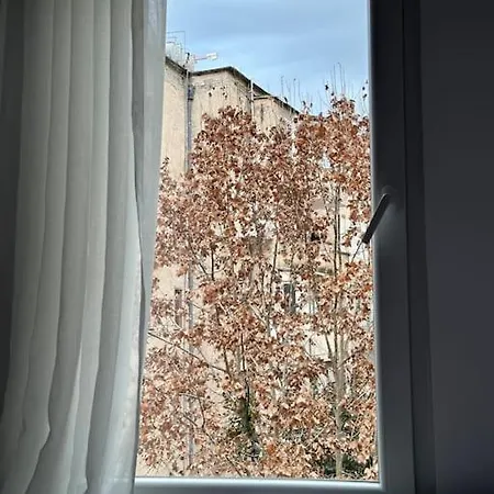 Cozy In تيرانا